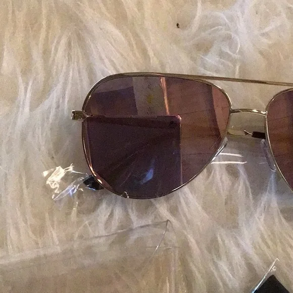 1 left Host Pick! 🌼🌼🌼NEW! gold Quay high key aviators - Picture 7 of 8